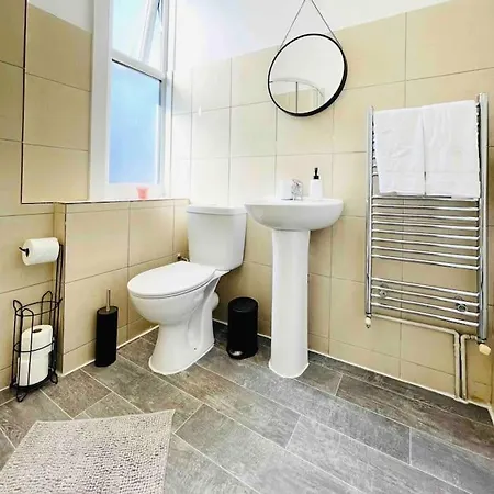 A Bright Two Double Bedroom Flat London Exterior photo